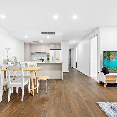 סידני Four Bedroom Apartment With Facilities In Olympic Park מראה חיצוני תמונה