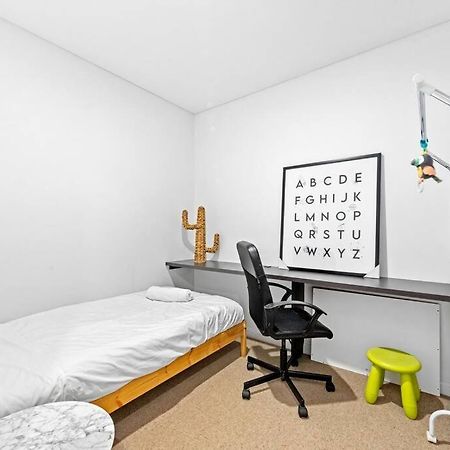 סידני Four Bedroom Apartment With Facilities In Olympic Park מראה חיצוני תמונה