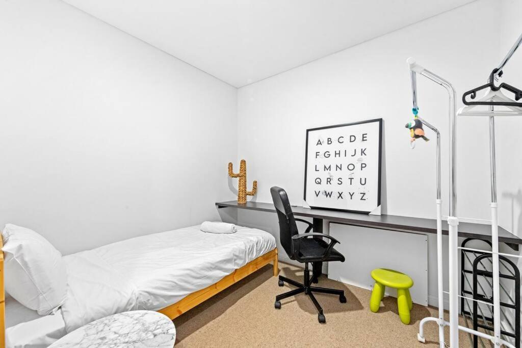 סידני Four Bedroom Apartment With Facilities In Olympic Park מראה חיצוני תמונה