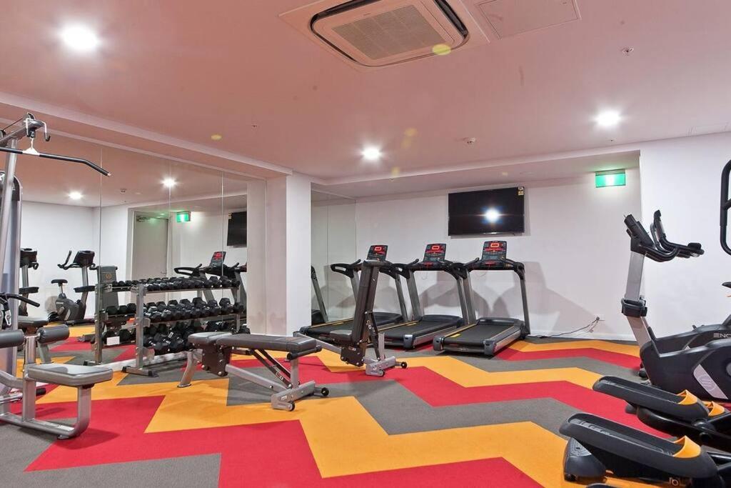 סידני Four Bedroom Apartment With Facilities In Olympic Park מראה חיצוני תמונה