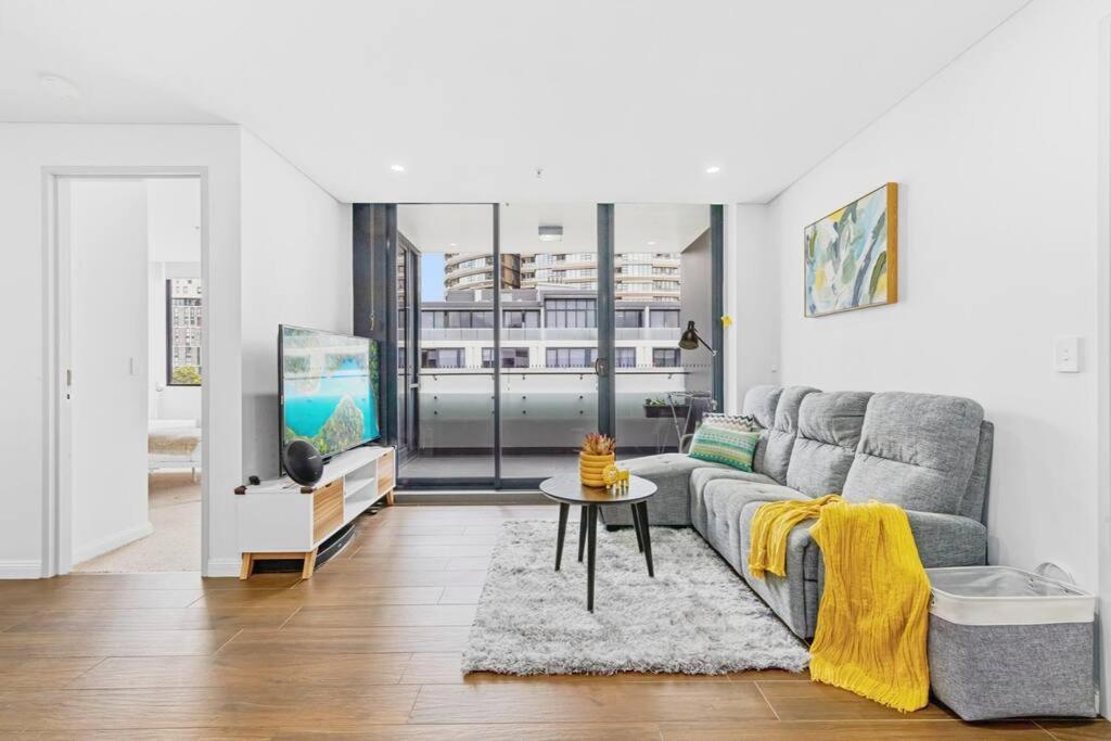 סידני Four Bedroom Apartment With Facilities In Olympic Park מראה חיצוני תמונה