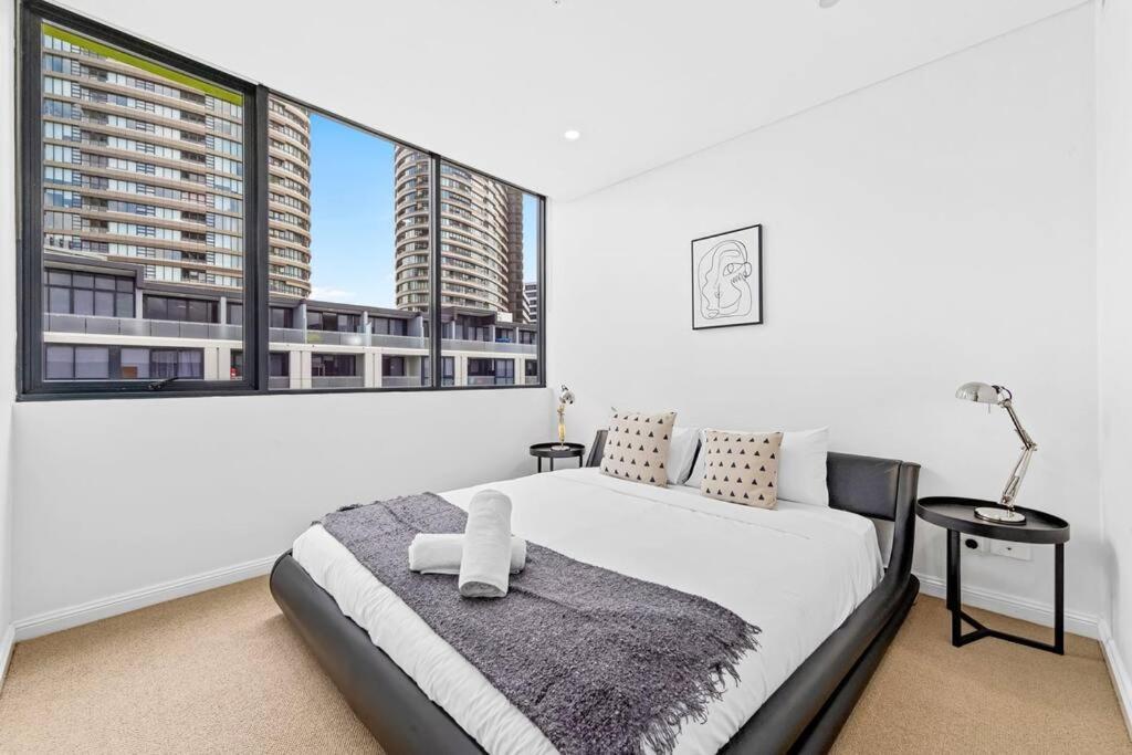 סידני Four Bedroom Apartment With Facilities In Olympic Park מראה חיצוני תמונה